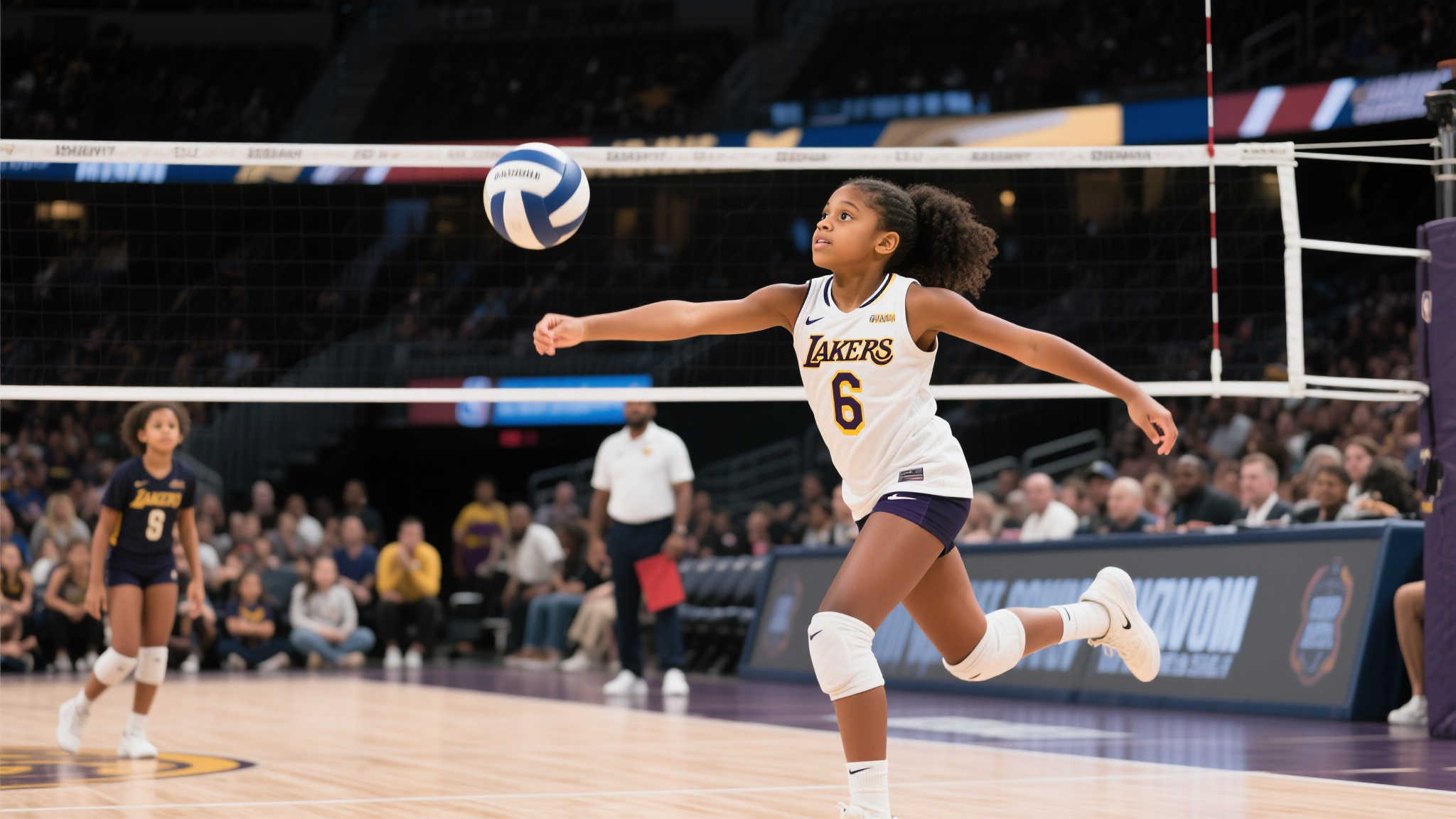 詹嫂分享小女儿Zhuri排球比赛精彩片段，6号詹姆斯球衣抢眼